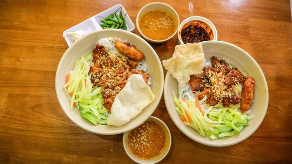 Cô Thê - Bánh Xèo, Bún Thịt Nướng & Nem Lụi Lá Lốt - Chợ Hoà Khánh