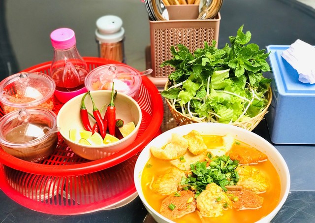 Bún Chả Cá & Chè Bé Linh - Dương Loan