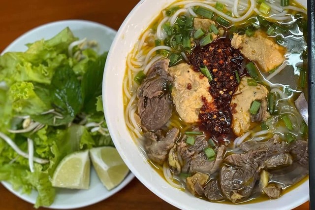 Bún Bò, Bánh Canh Cá Lóc & Cơm Gà Xối Mỡ Tư Bình