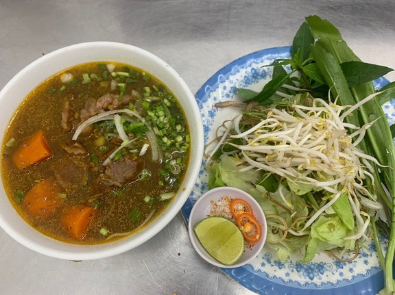 Donald Quán - Bún Bò Huế & Bánh Mì Bò Kho - Phạm Văn Thuận