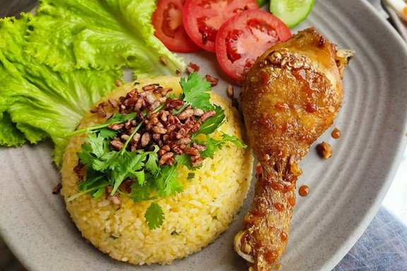 Cơm Gà Xối Mỡ Nhà Rốt - Trường Chinh