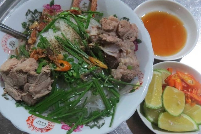 Hủ Tiếu Gõ Hoài Nam - Bánh Canh, Nui Giò Heo & Hột Vịt Lộn - Phú Lợi