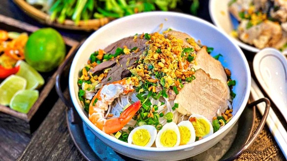 Bún Riêu & Hủ Tiếu Cô Bé - Phan Huy Ích