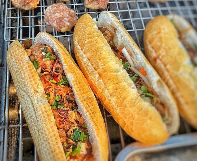 Tiệm Bánh Mì Thịt Nướng - Nguyễn Ái Quốc