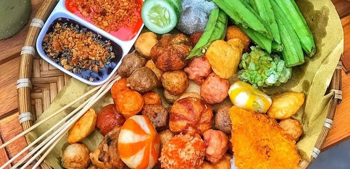 Quán Ăn Vặt 1998 - Mỳ Trộn, Gà KFC & Xiên Que - Trần Cung