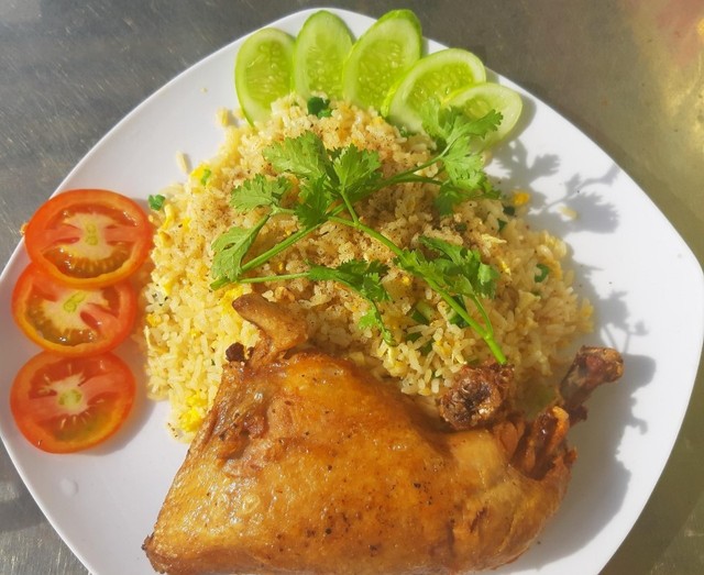 Cơm Gà Xối Mỡ Đông Nam - Tân Hương