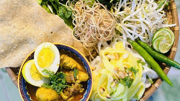 Mì Quảng Nia - Phùng Tá Chu