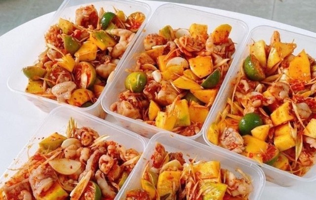 Bé Út Chân Gà - Chân Gà Sốt Thái, Bạch Tuộc Sốt Thái & Trứng Non