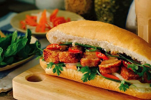 Tiệm Bánh Mì Heo Quay - Nguyễn Văn Thủ