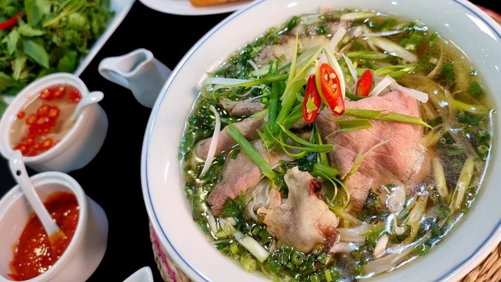 Phở Hà Nội - Cơm Chiên Gà Xối Mỡ & Lẩu Đuôi Bò - 22 Tháng 12