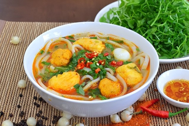 Quán Huế O Xuân - Bánh Lọc Huế, Bánh Canh Chả Cua & Tré Trộn