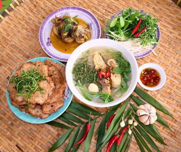 Cô Hân - Bánh Canh Cá Lóc - 11C Nguyễn Tuyển