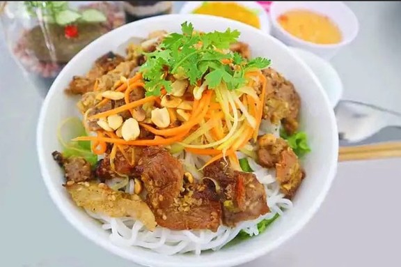 Thuận - Bún Thịt Nướng, Nem Lụi & Ram Cuốn Cải