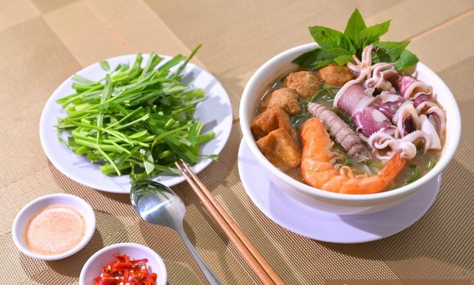 Ngân - Bún Thái & Hủ Tiếu Mực - Lý Thái Tổ