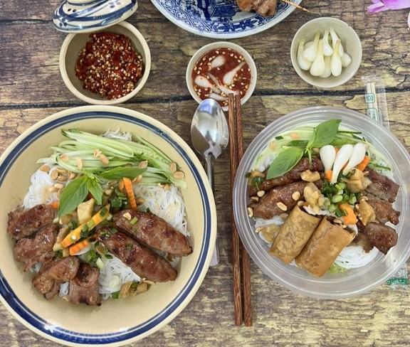 La Cà Quán - Food & Drink