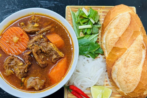 Bánh Mì Tô - Bò Kho & Xíu Mại & Lagu Gà - Tân Vĩnh