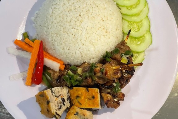 Cơm Tấm - Thịt Lụi Ba Làng