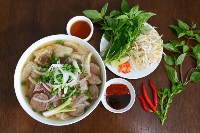 Phở - Bún Bò & Bò Kho Gia Khánh - Âu Dương Lân