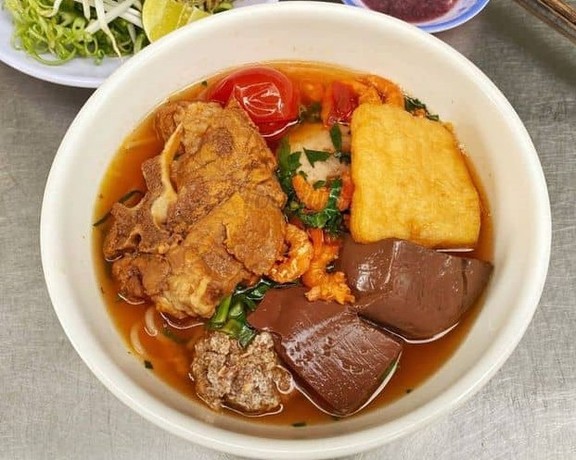 Bún Riêu Sumo - Cách Mạng Tháng 8