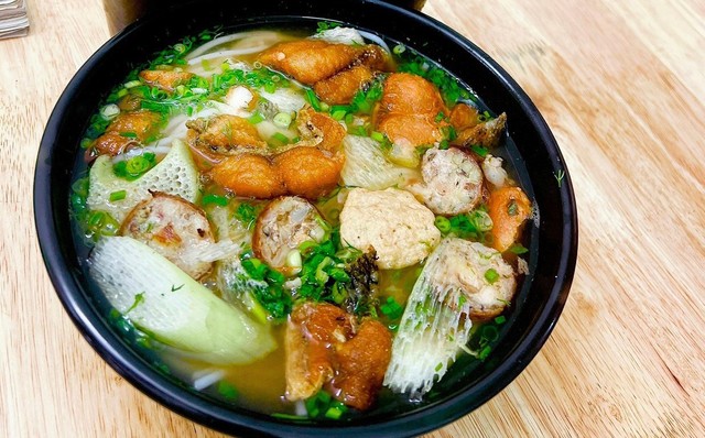 Bún Cá Cay Khổng Lồ - Hồng Bàng