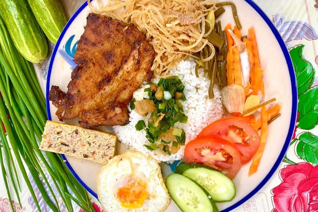 Tiệm Ăn Cô Tư Mỹ Tho - Tạ Quang Bửu