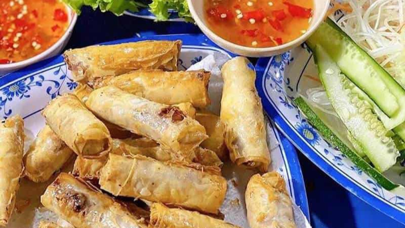 Tiệm Ăn Vặt Nhà Dy - Ram Cuốn Cải, Chân Gà Sốt Thái & Cá Viên Chiên Mắm