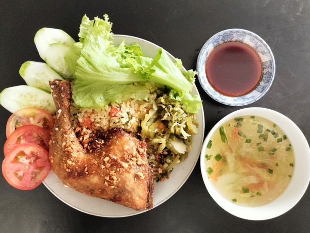 Cơm Gà Xối Mỡ A Trọng - Lê Văn Lương