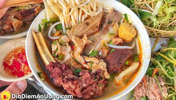 Quán Bún Bò Huế Ngõ Xưa - Cách Mạng Tháng 8