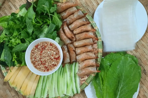 Sáu Tấn Food - Ram Tôm Đất Bình Định & Chả Các Loại - Bà Bang Nhãn