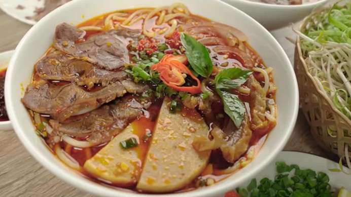 Bún Bò Cô Dung - Hủ Tiếu & Bánh Canh - Nguyễn Thái Sơn