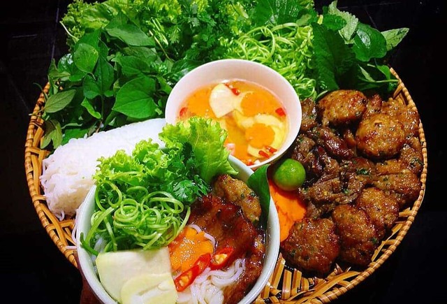 Bún Chả Hà Nội & Cơm Bình Dân Bà Dưa - 236 Khúc Hạo