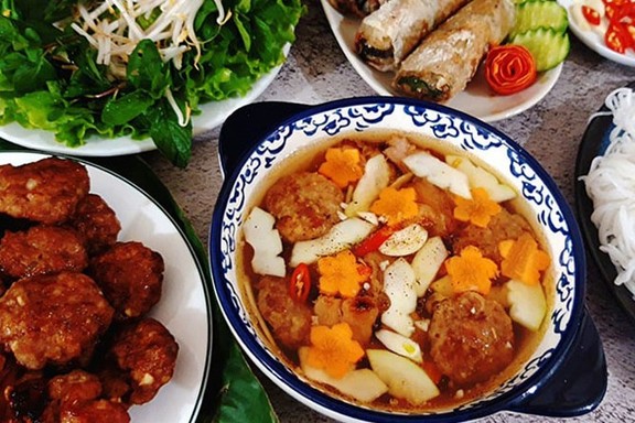 QUÁN 379 - BÚN CHẢ & BÚN ỐC