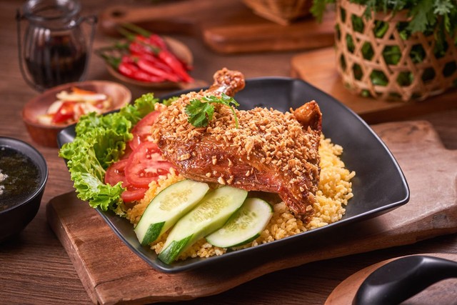 Cơm Gà Và Đồ Ăn Vặt - Thành Công