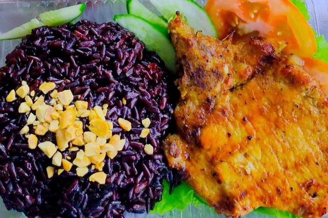 Bếp Cơm Gạo Lứt - Thanh Niên