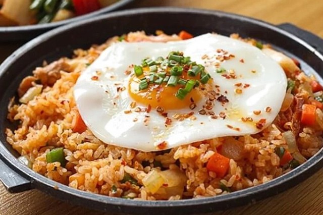 Tiệm Cơm ChisnBa - Cơm Rang Zòn - Ngõ Trại Cá