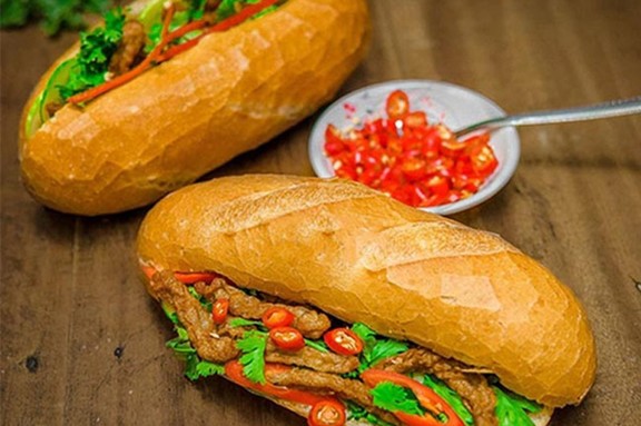 Bánh Mì & Chả Cá Nóng - Hạnh Phúc