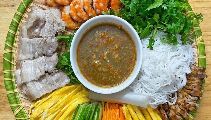 Nộm Bò Khô, Bánh Tráng Cuốn Thịt Heo & Bò Sốt Vang - Hạnh Sài Đồng