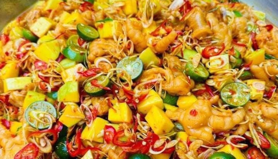 Chân Gà Rút Xương Ngâm Sả Tắc & Sốt Thái - Tiệm Nhà Sum - Quỳnh Đô ở ...
