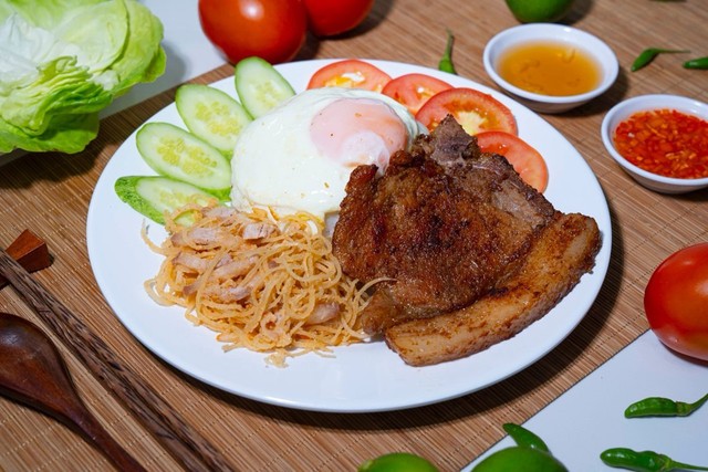 Cơm Tấm, Bún & Phở - Huyền Trân Quán 77 - Phạm Văn Hai