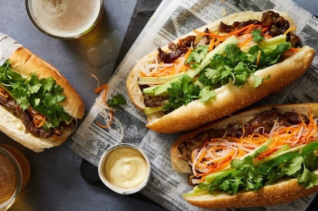 Bánh Mì Cóc Gà Xé - 489 Thống Nhất