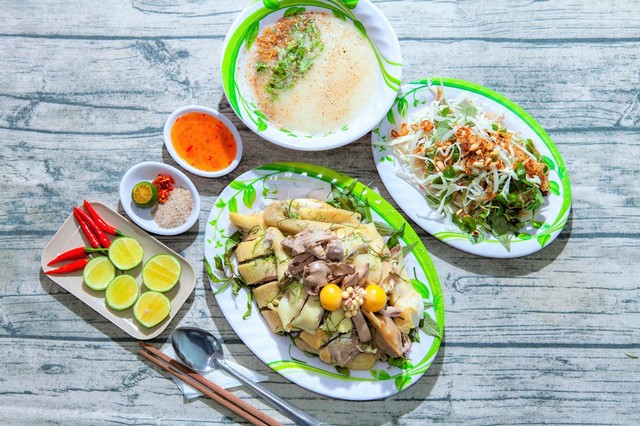 Cơm Gà Ta Tam Kỳ - Bún Thịt Nướng 3 Miền