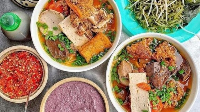 Bún Riêu Cua Đồng, Bún Bò & Mì Vịt Tiềm - Trịnh Quang Nghị