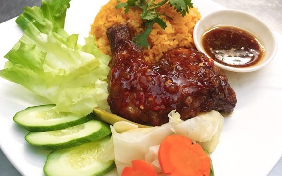 Cơm Gà Xối Mỡ Subin - Nguyễn Hữu Dật