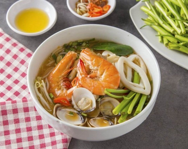 Lẩu Thái, Bún Thái & Cà Phê Giải Khát - Yến Phụng