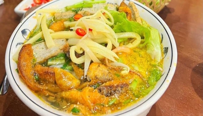 Cu Tôm Quán - Cơm Gà Xối Mỡ Chính Gốc Người Hoa, Cơm Văn Phòng & Bún Đậu Mắm Tôm