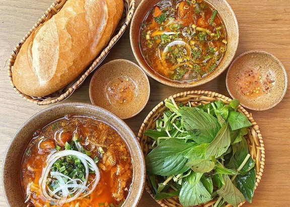 Hủ Tiếu Bò Kho Cô Nữ - Ung Văn Khiêm