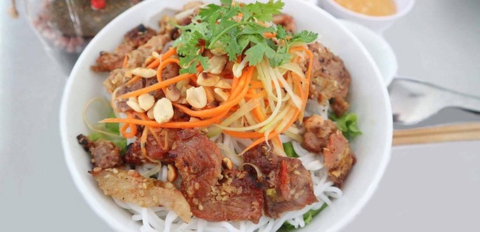 Bún Thịt Nướng & Bánh Hỏi - 243 Tôn Đản