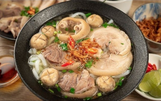 Bánh Canh Đuôi Heo - Hồ Thị Kỷ