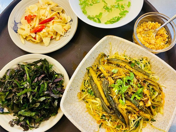 Bếp Quê - Cơm Gà, Miến Gà & Miến Lươn - Đống Đa