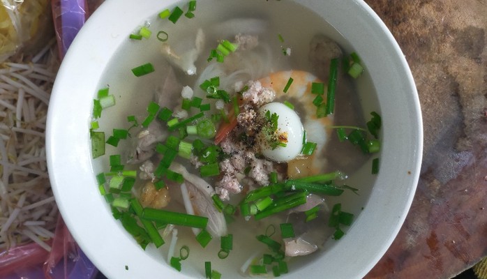 Cô Lan - Hủ Tiếu - Trường Chinh